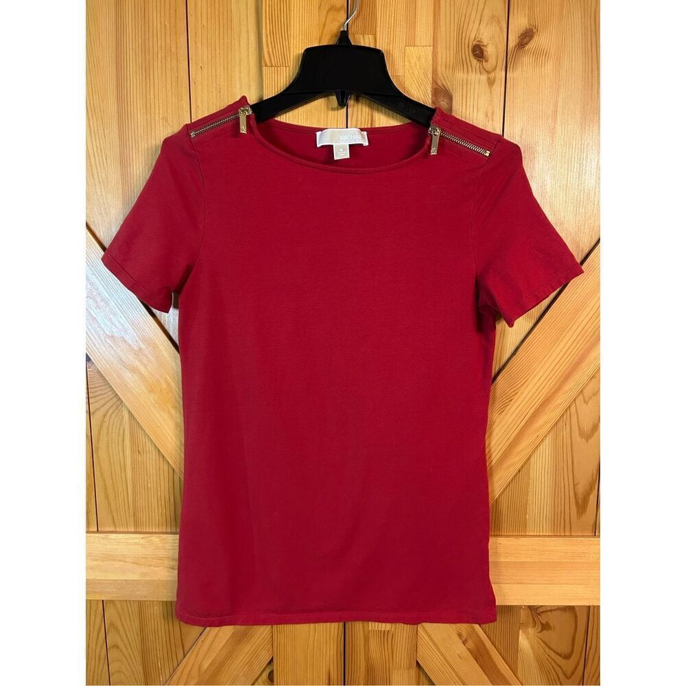 Michael Kors red short sleeve shirt gold zip shoulders Size Small (8380)